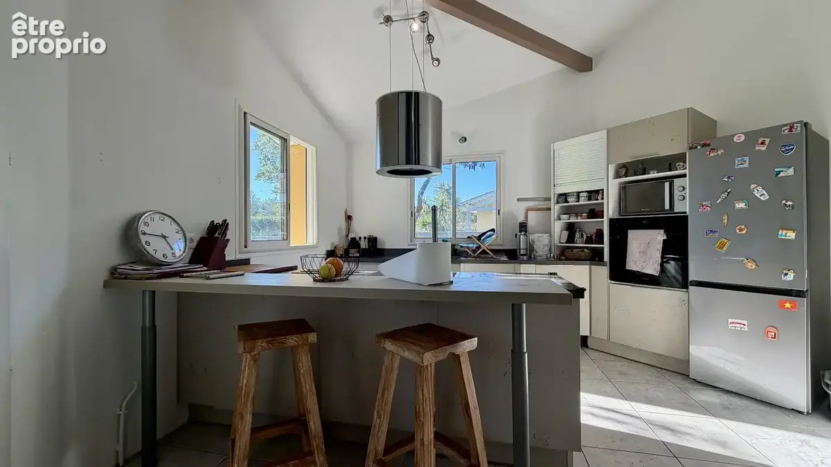 Maison T6 de 175 m² avec piscine plein sud, pool house et jacuzzi sur un terrain de 3 500 m² - photo 10