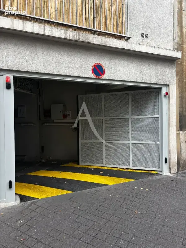 Parking à PARIS-12E