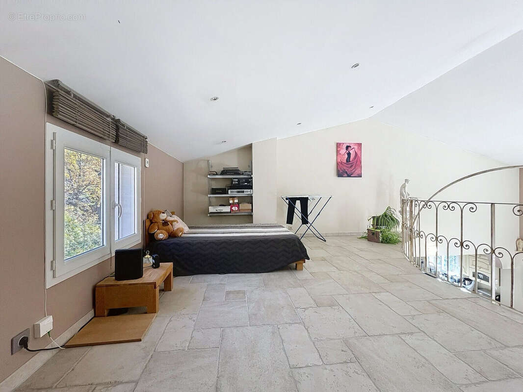 Maison d'exception sur son terrain avec piscine et vue panoramique ! - photo 10