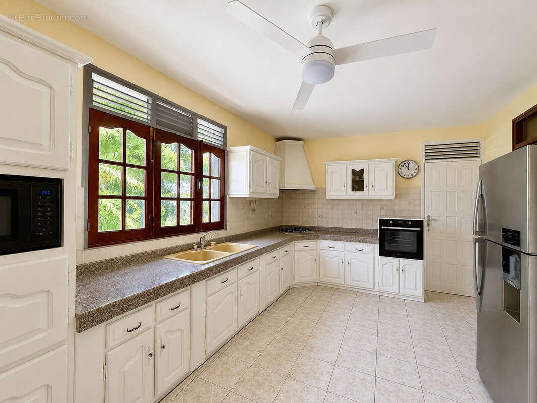 À VENDRE - Maison avec potentiel constructible sur un terrain de 1280 m2 à PETIT-BOURG - photo 3