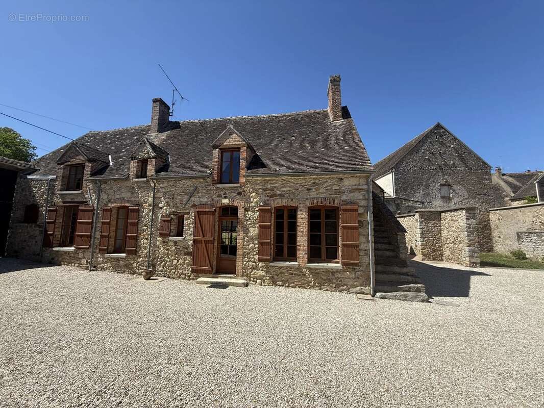 Maison à VILLEMANOCHE