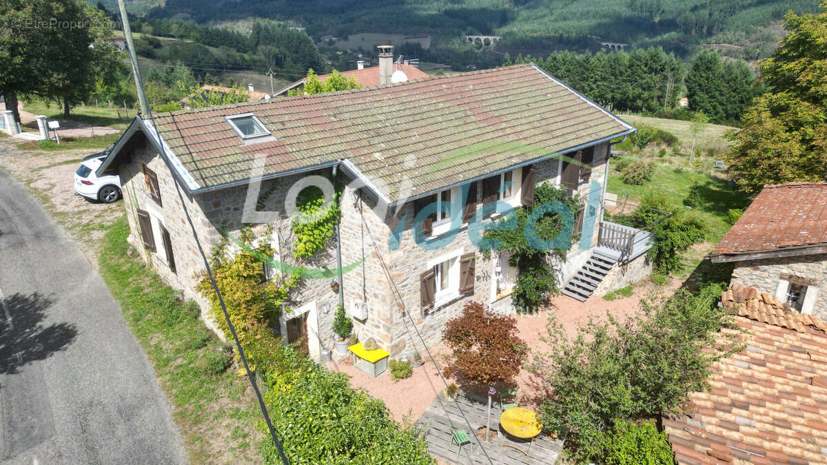 Maison de caractère sur les hauteurs de St Nizier d'Azergues sur + de 3000m2 de terrain. - photo 2