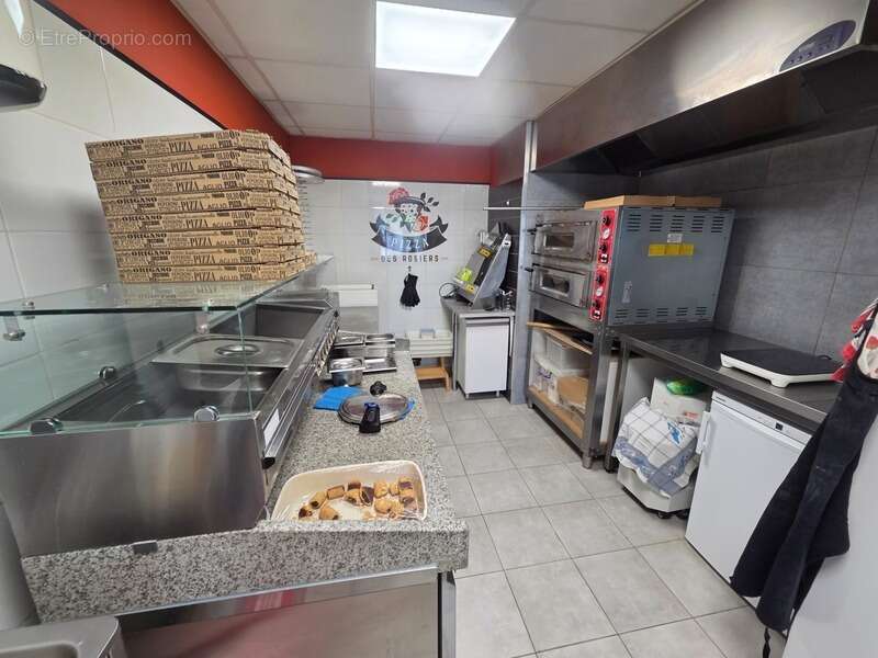 Commerce à SAINT-JULIEN-LES-ROSIERS