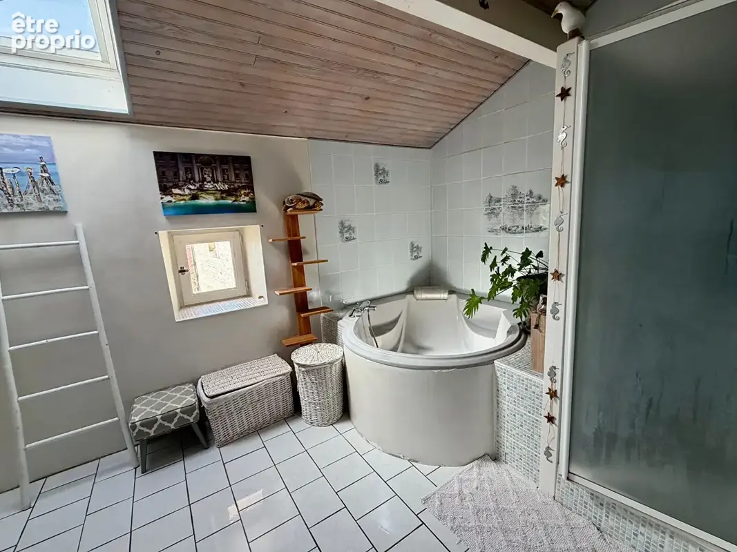 Belle charentaise rénovée de 298 m² avec piscine, à 7 minutes de MATHA - photo 16