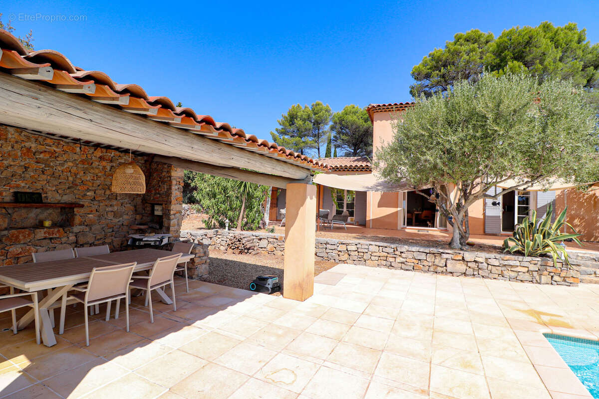 FLAYOSC PROPRIETE de 185M2 habitables avec 4 chambres, PISCINE sur plus de 4000m2 clos et paysagé - photo 37