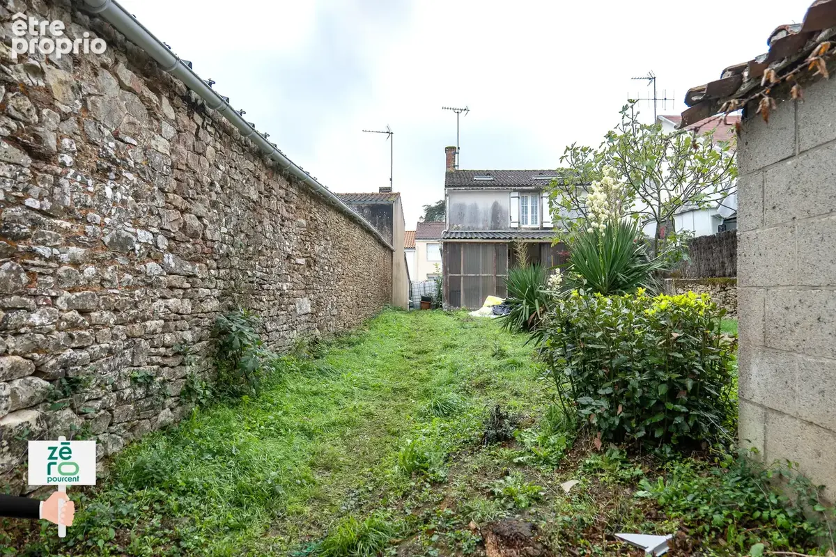 Maison à rénover au Champ-Saint-Père   Centre-bourg, jardin clos de murs, dépendance et potentiel de 2 chambre - photo 18