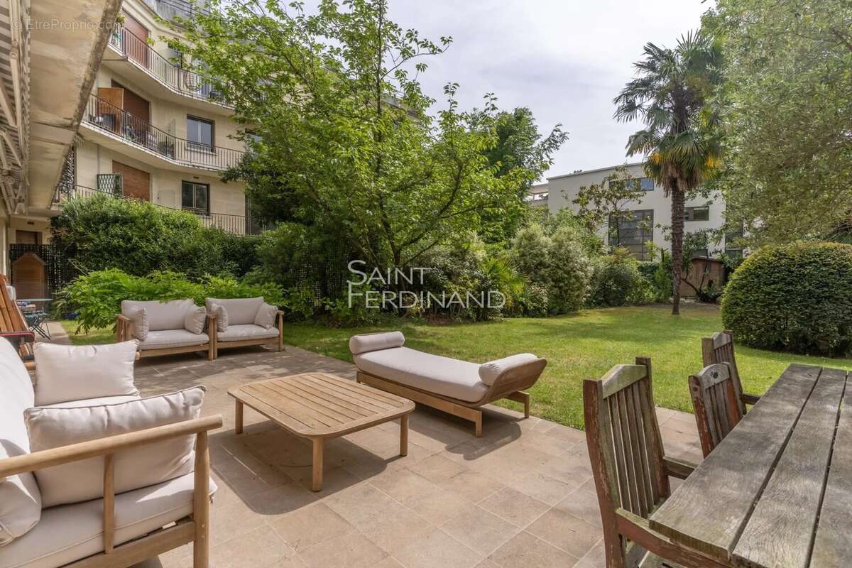 Appartement à NEUILLY-SUR-SEINE