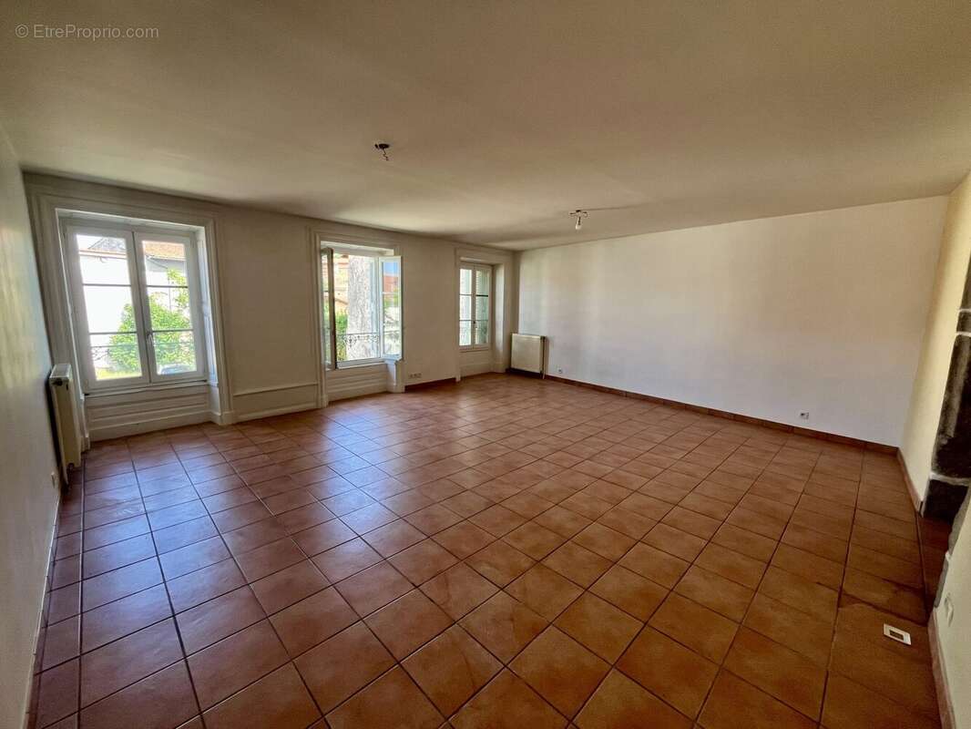 Appartement à SAINT-JUST-SAINT-RAMBERT