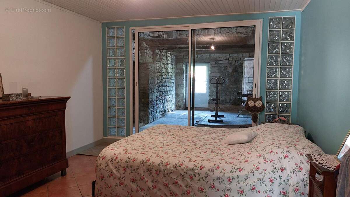 Maison Corre 7 pièce(s) 181 m2, dépendances, jardin - photo 9