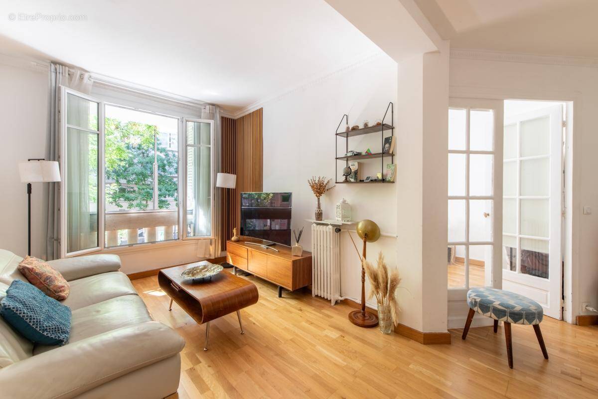 Appartement à PARIS-16E