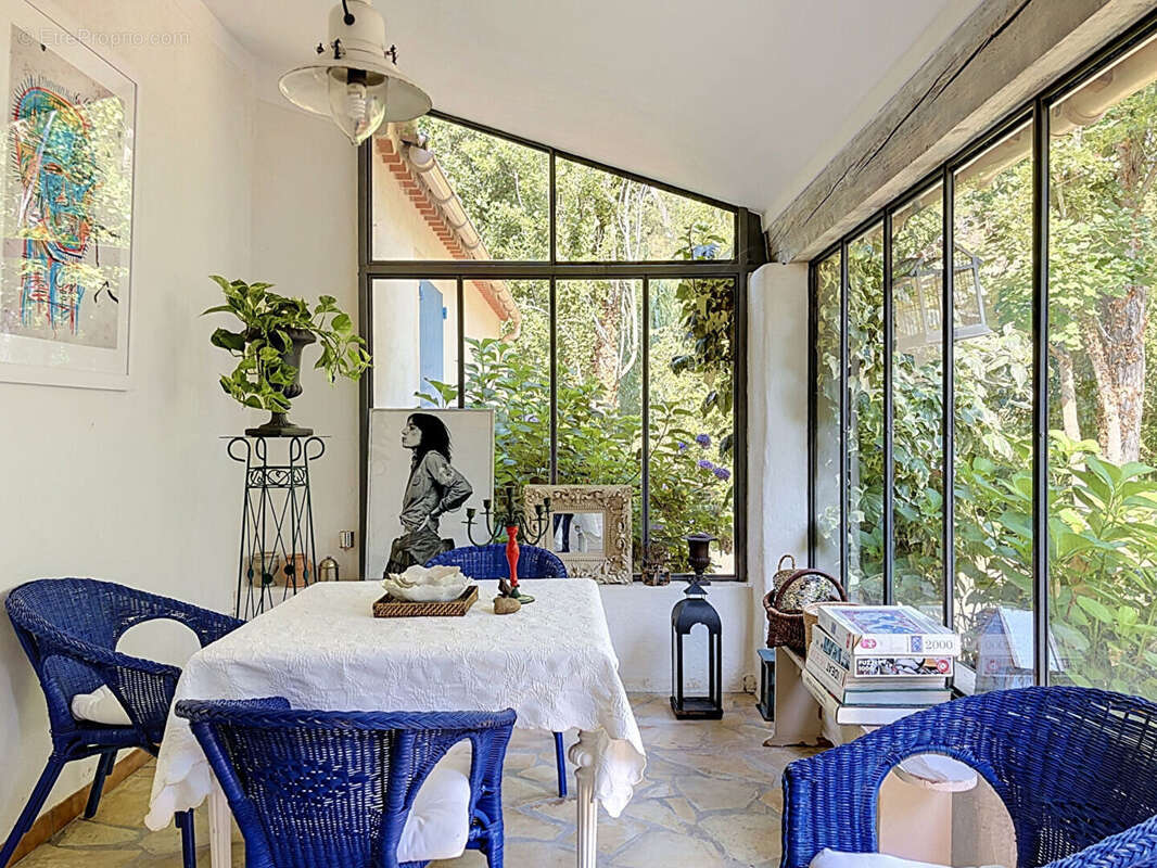 Maison 124 m² à Saint-Marc-Jaumegarde  - photo 3