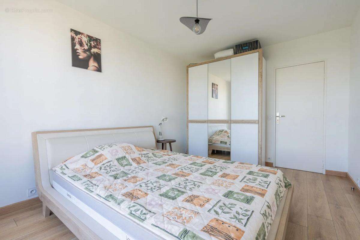 Appartement à LES PAVILLONS-SOUS-BOIS