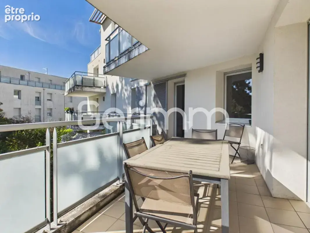 Vente - Appartement - 3 pièces + cuisine - 65 m² - 250 000 € - - photo 5