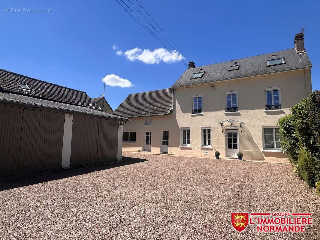 Maison à MENILLES