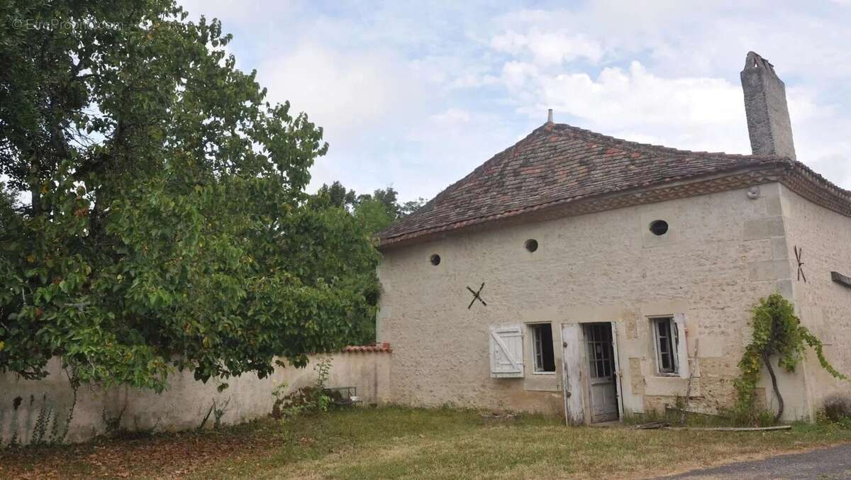 Maison à AUBETERRE-SUR-DRONNE