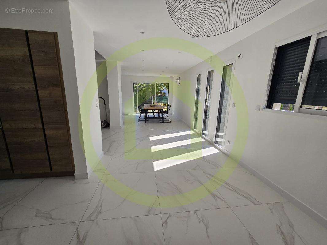 Maison à SAINT-PRYVE-SAINT-MESMIN