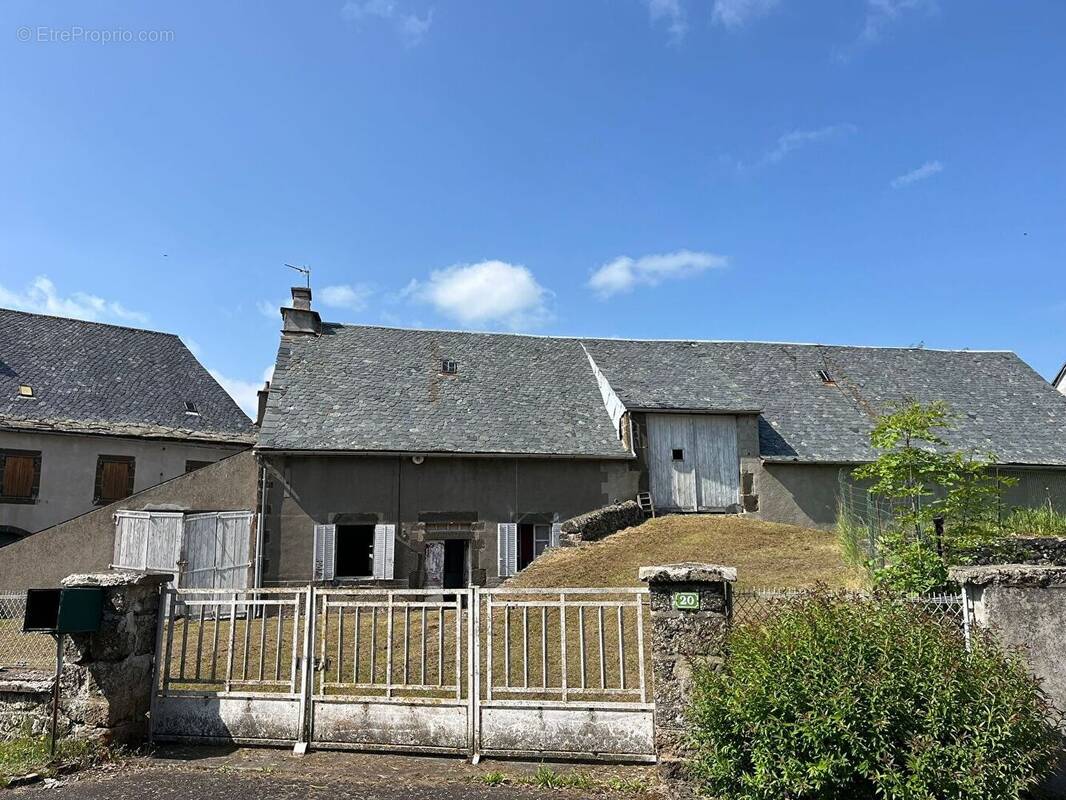 Maison à SEGUR-LES-VILLAS