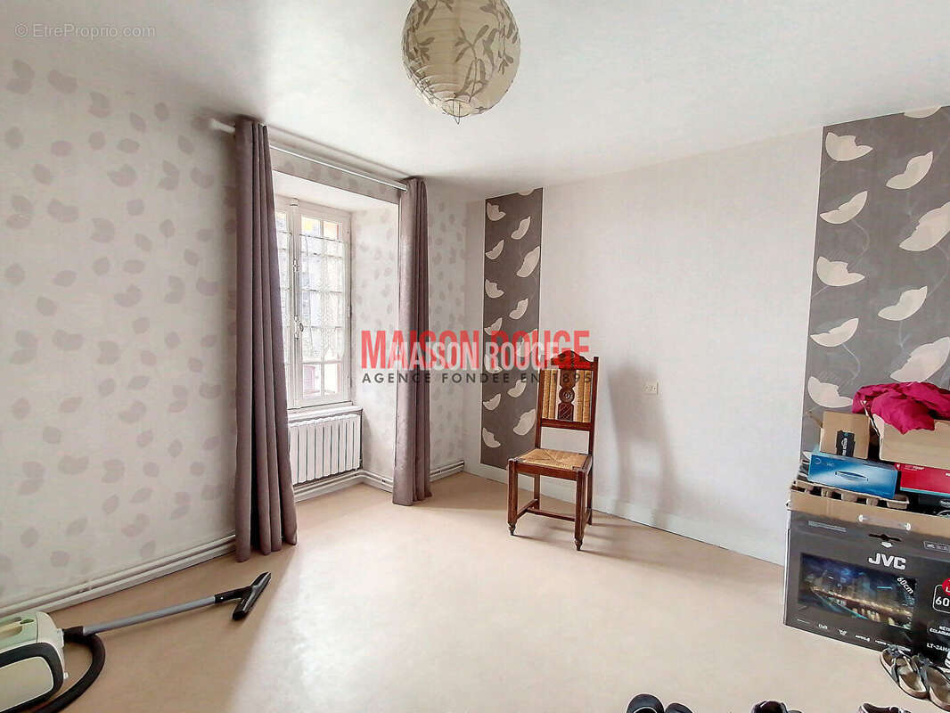 Maison à BAZOUGES-LA-PEROUSE