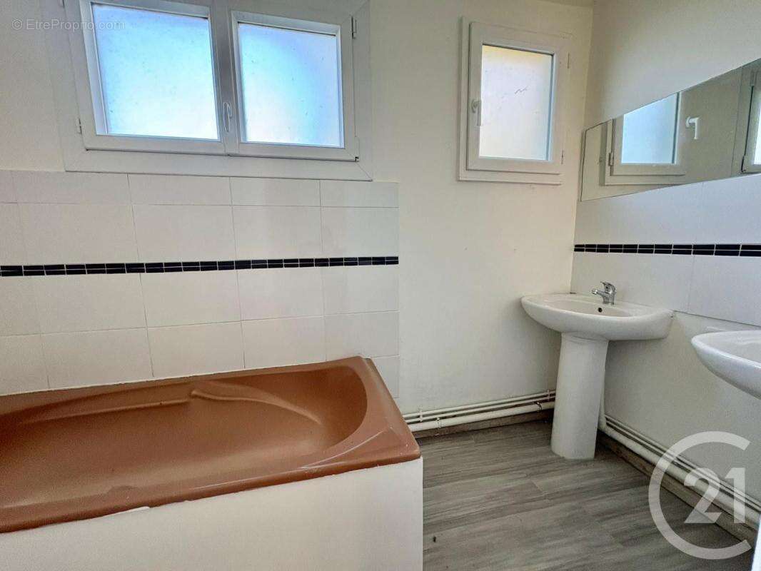 Maison à LA CROISILLE-SUR-BRIANCE