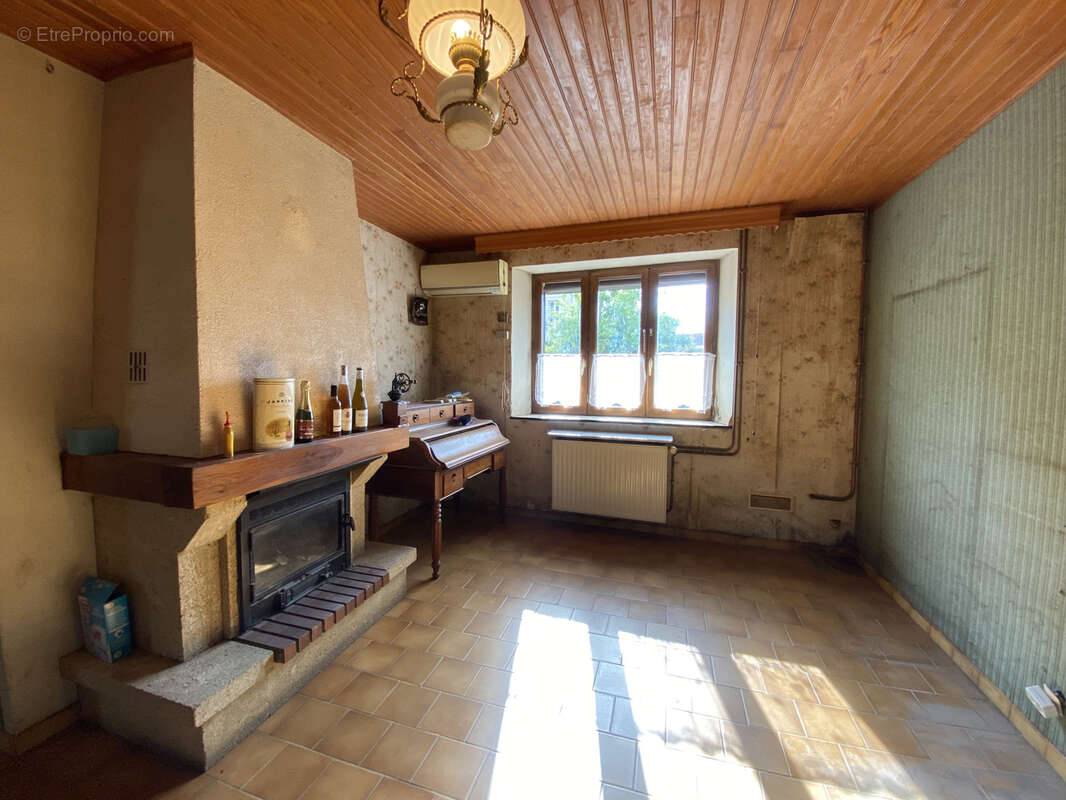 MAISON ANCIENNE A RAFRAICHIR - 104m2 de plain-pied avec dépendances - photo 6