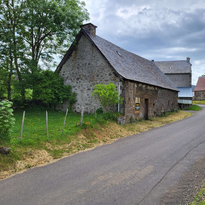 Maison à SEGUR-LES-VILLAS