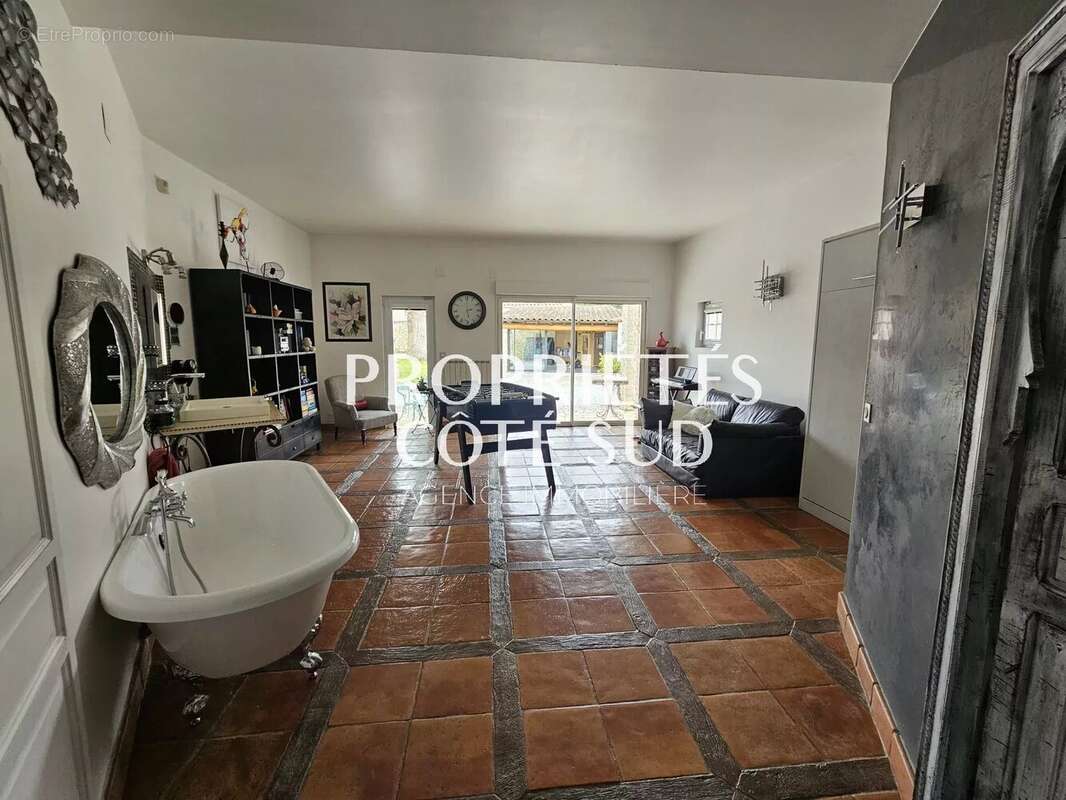 Maison à SAINT-LAURENT-DES-ARBRES