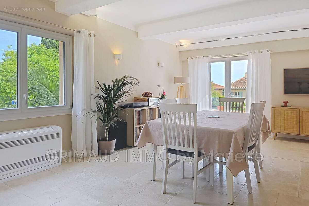 Appartement à GRIMAUD