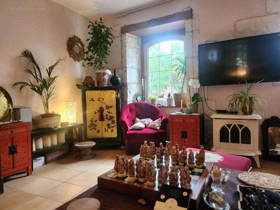 Maison à BOURDEILLES