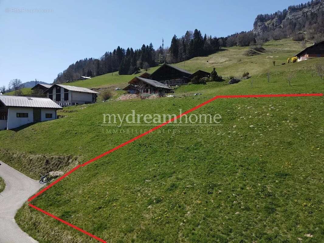 Terrain à SAINT-NICOLAS-LA-CHAPELLE