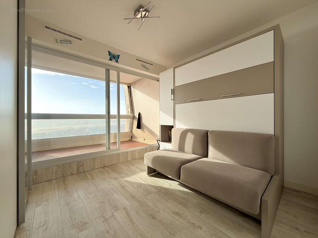 Chambre avec lit armoire - Appartement à SAINT-JEAN-DE-MONTS