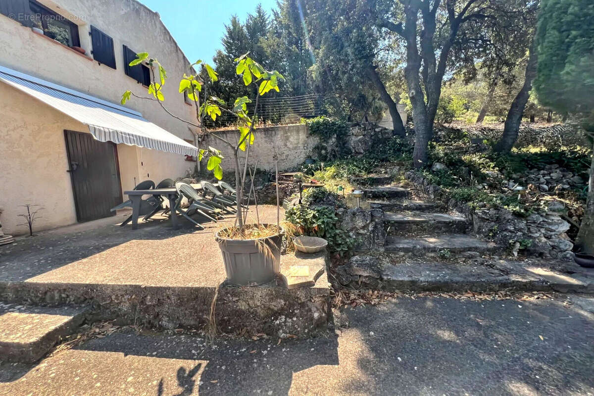 Maison à MEYREUIL