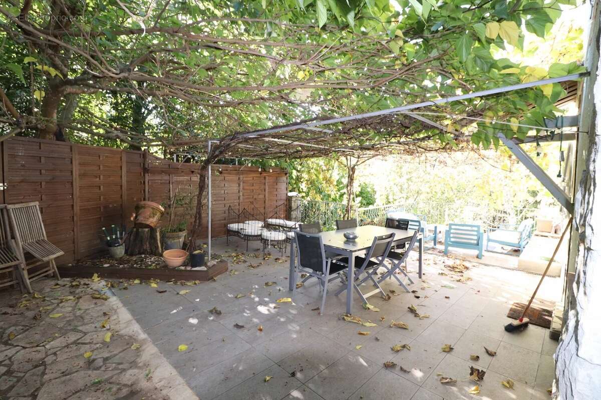 Maison à TOURRETTES-SUR-LOUP