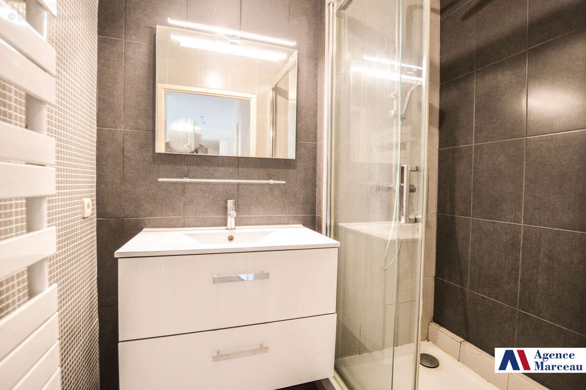 Appartement à COURBEVOIE