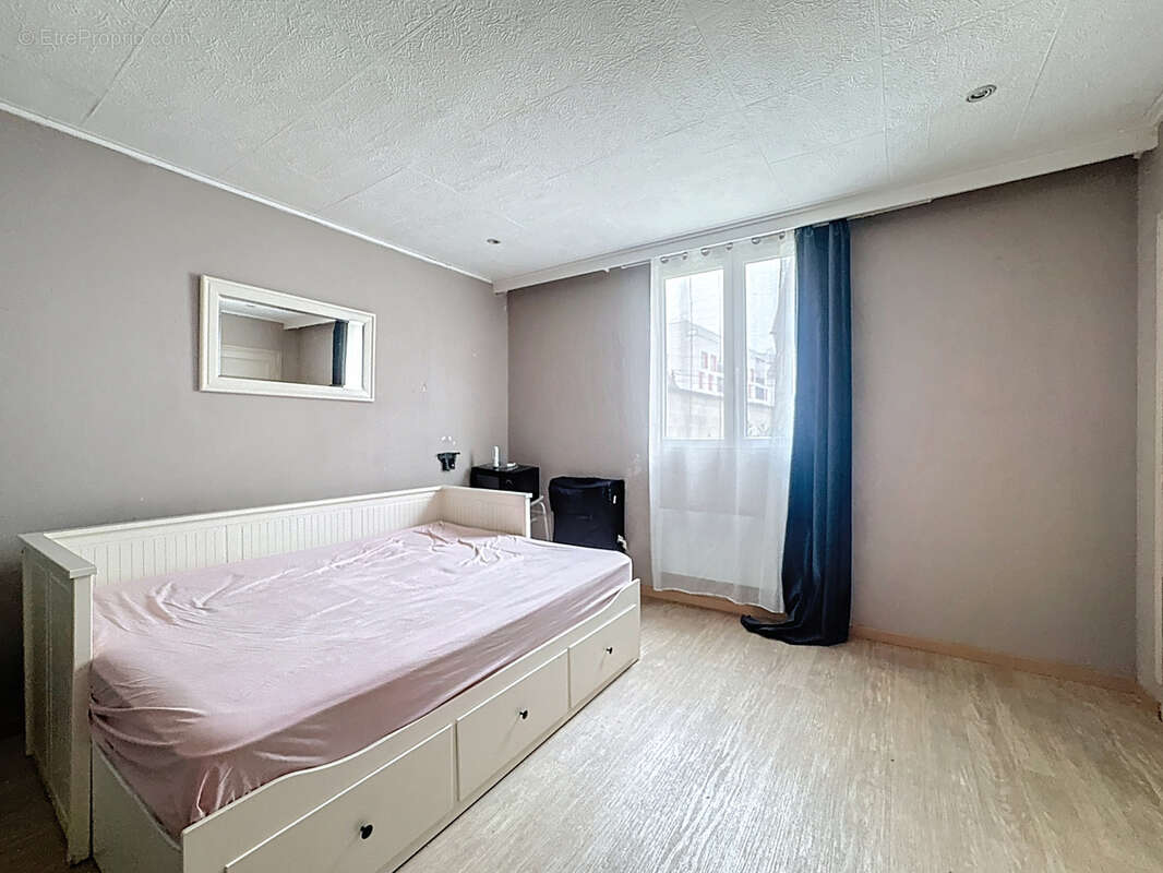 Maison à PARAY-VIEILLE-POSTE