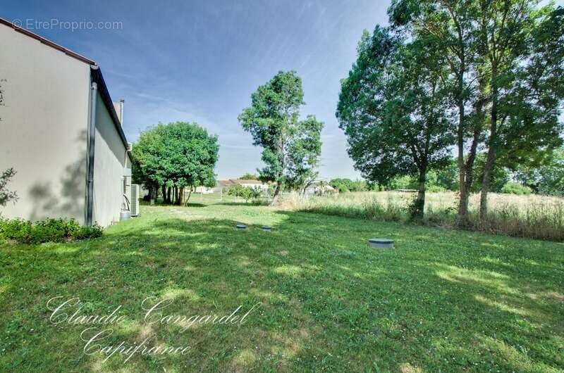 Maison à vendre de 217 m² au calme, sur plus de 2 100 m² de parcelle, à 7 min de Châtelaillon-Plage - photo 11