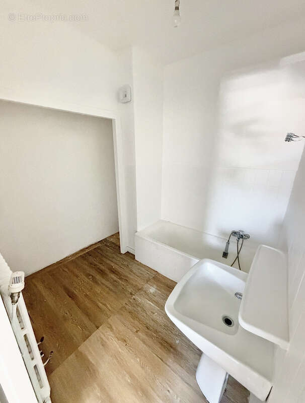 À vendre    t3 de 84,3 m2   hypercentre de reignier avec cave et parking - photo 9