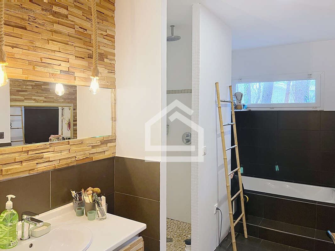 Lacanau Proche Lac Magnifique Maison Contemporaine, 7 pièces 240m2 - photo 8