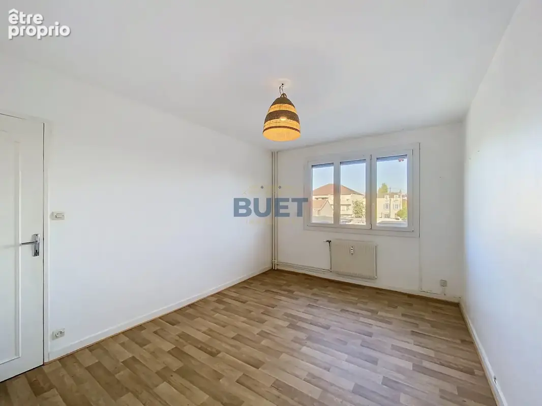 À decouvrir : spacieux appartement t5 avec cave et garage   rue prosper de barante - photo 5