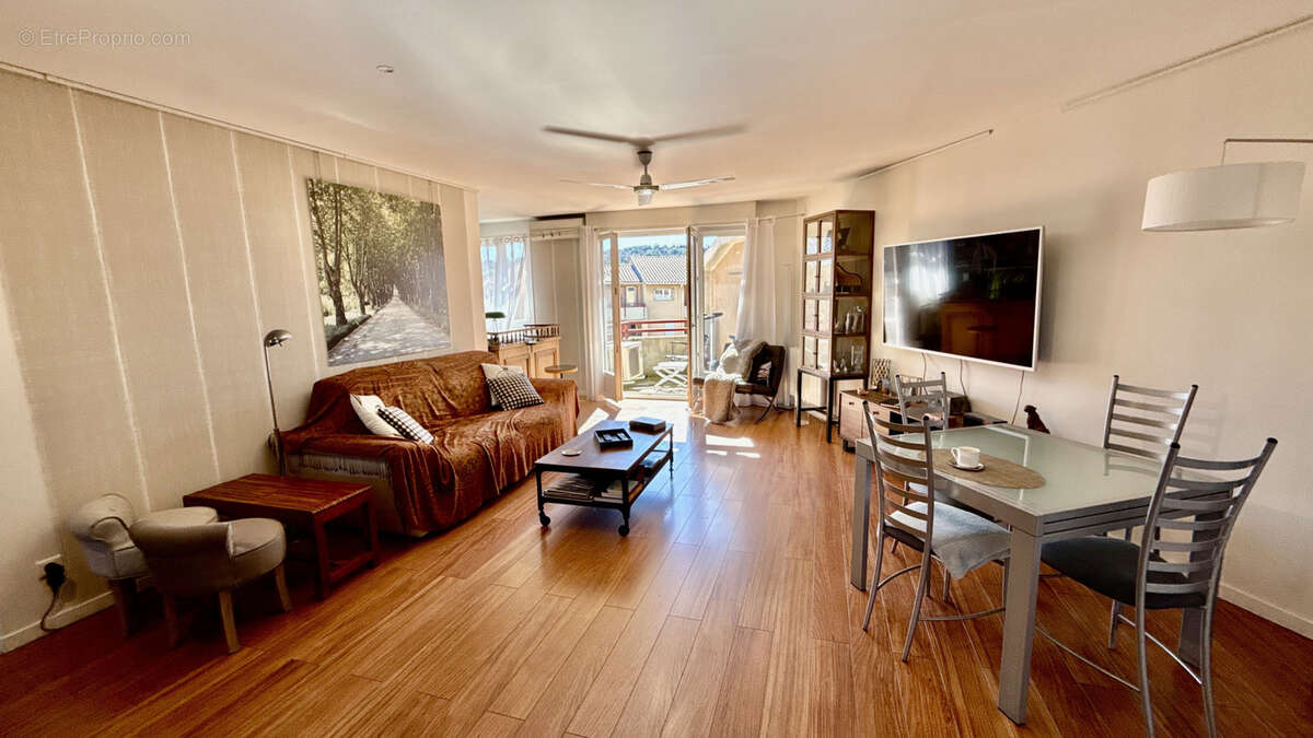 Appartement à VILLENEUVE-LES-AVIGNON