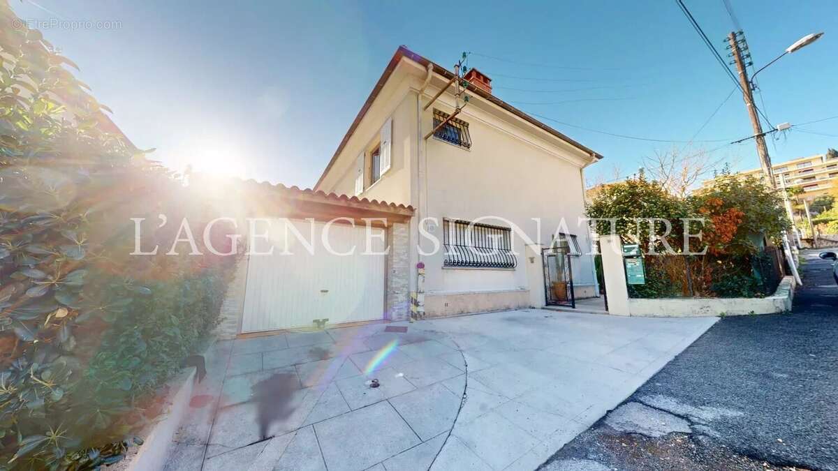 Maison à SAINT-LAURENT-DU-VAR