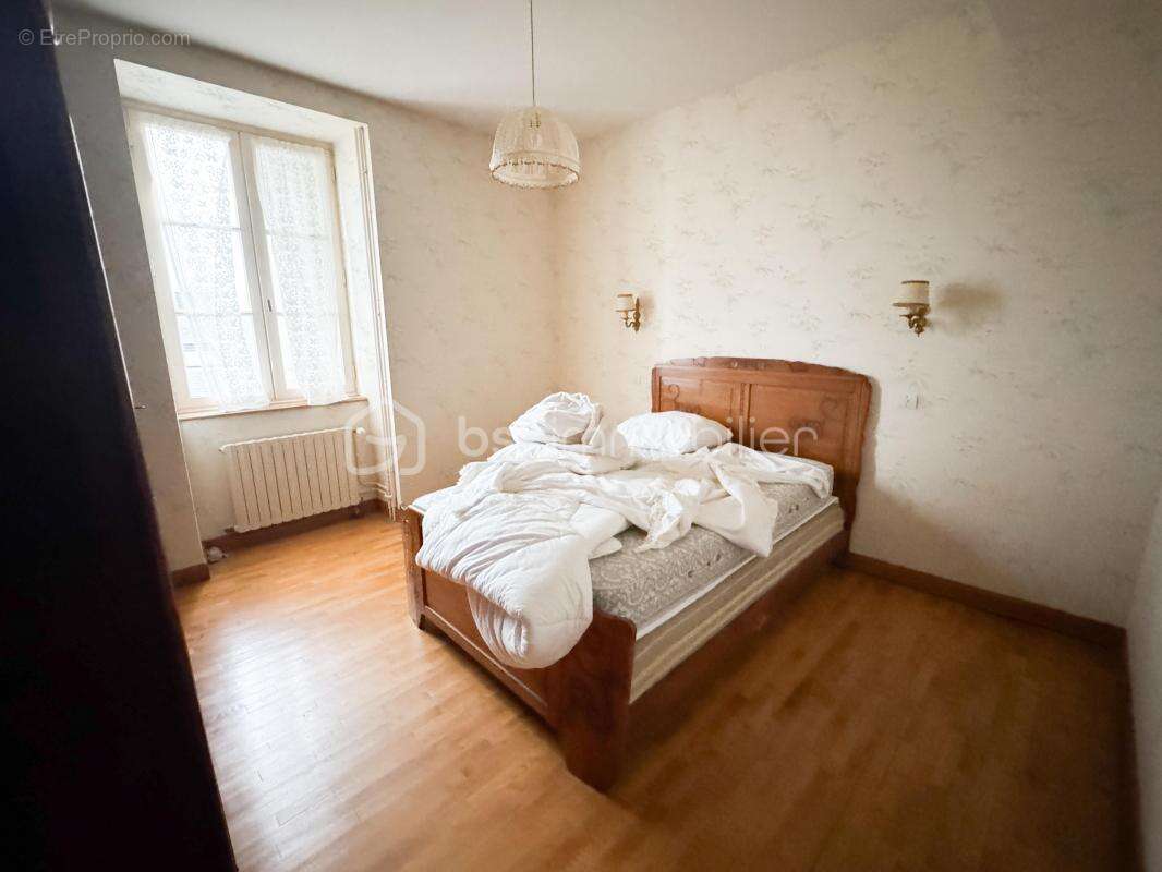 Maison à SAINT-PIERRE-LA-COUR