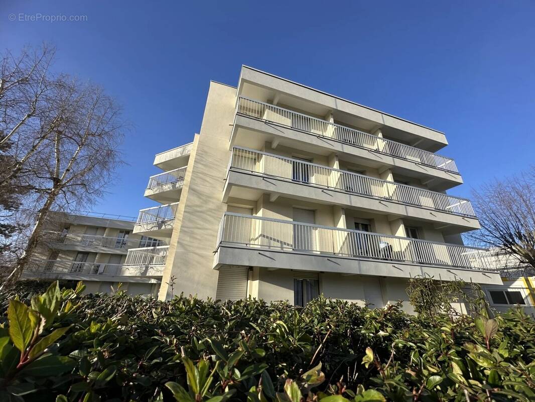 Appartement à LE MESNIL-SAINT-DENIS