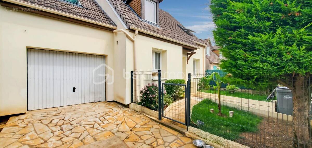 Maison à GOUSSAINVILLE