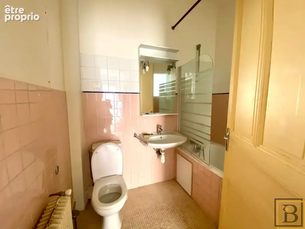 Maison de ville au calme   2 appartements   fort potentiel - photo 9