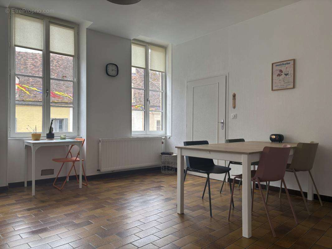 SEMUR EN AUXOIS centre-ville : appartement quatre piéces, 93m², avec une terrasse. Prix : 155 000€ - photo 4