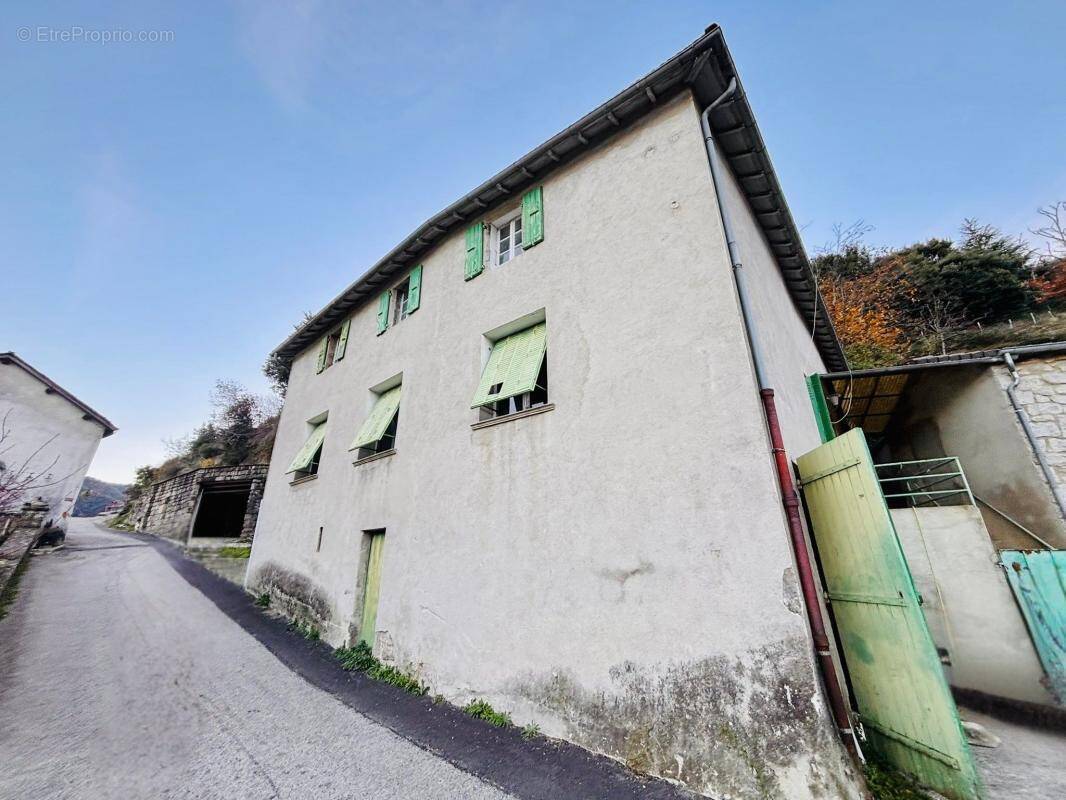 Maison à PIED-DE-BORNE