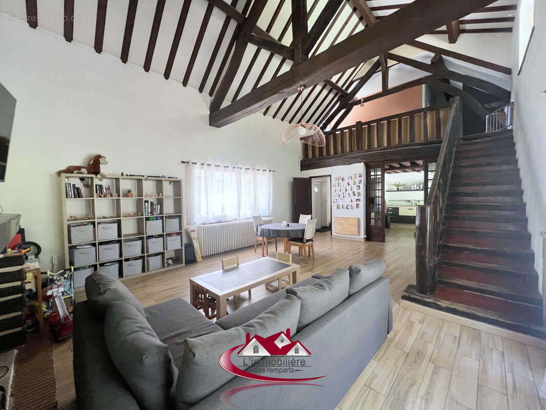 Maison ancienne sur plus de 2500 m2 de terrain - photo 2