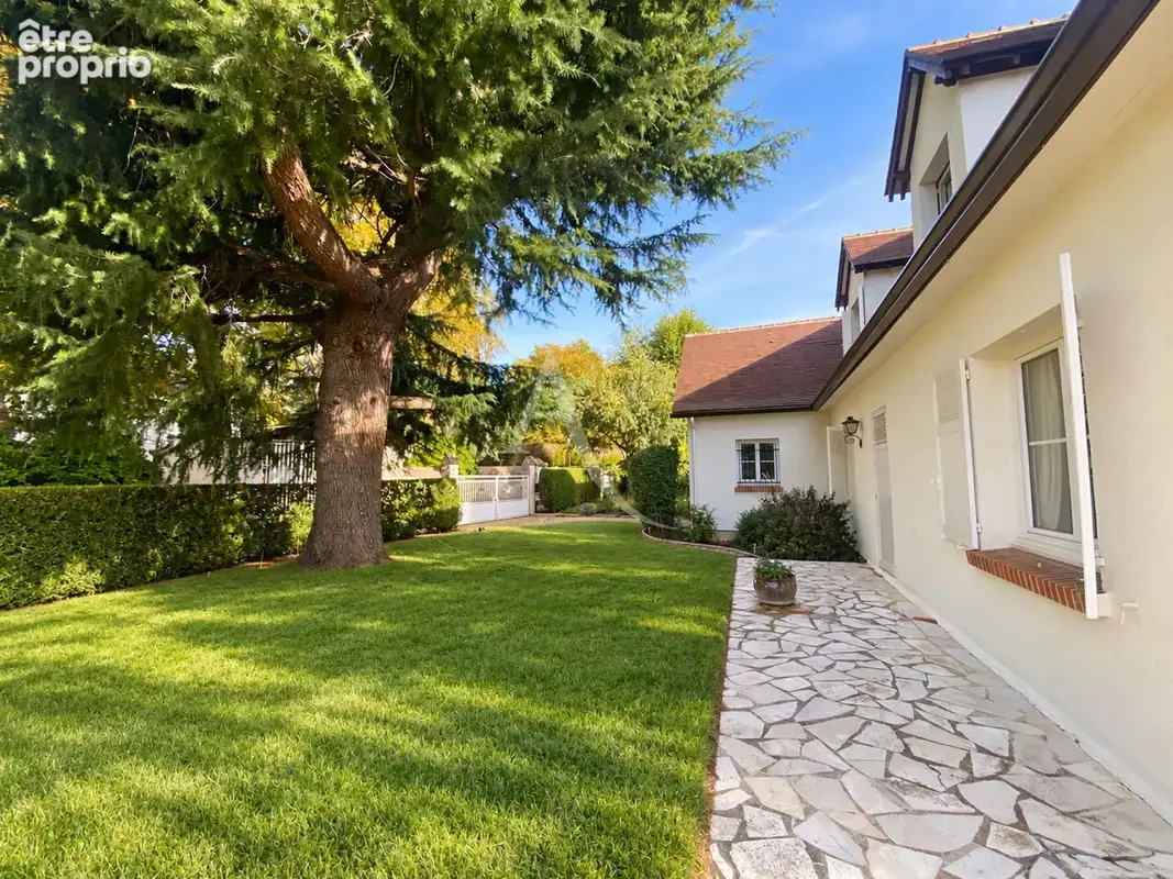 Combleux  grande maison 5 chambres, garage, jardin. - photo 2