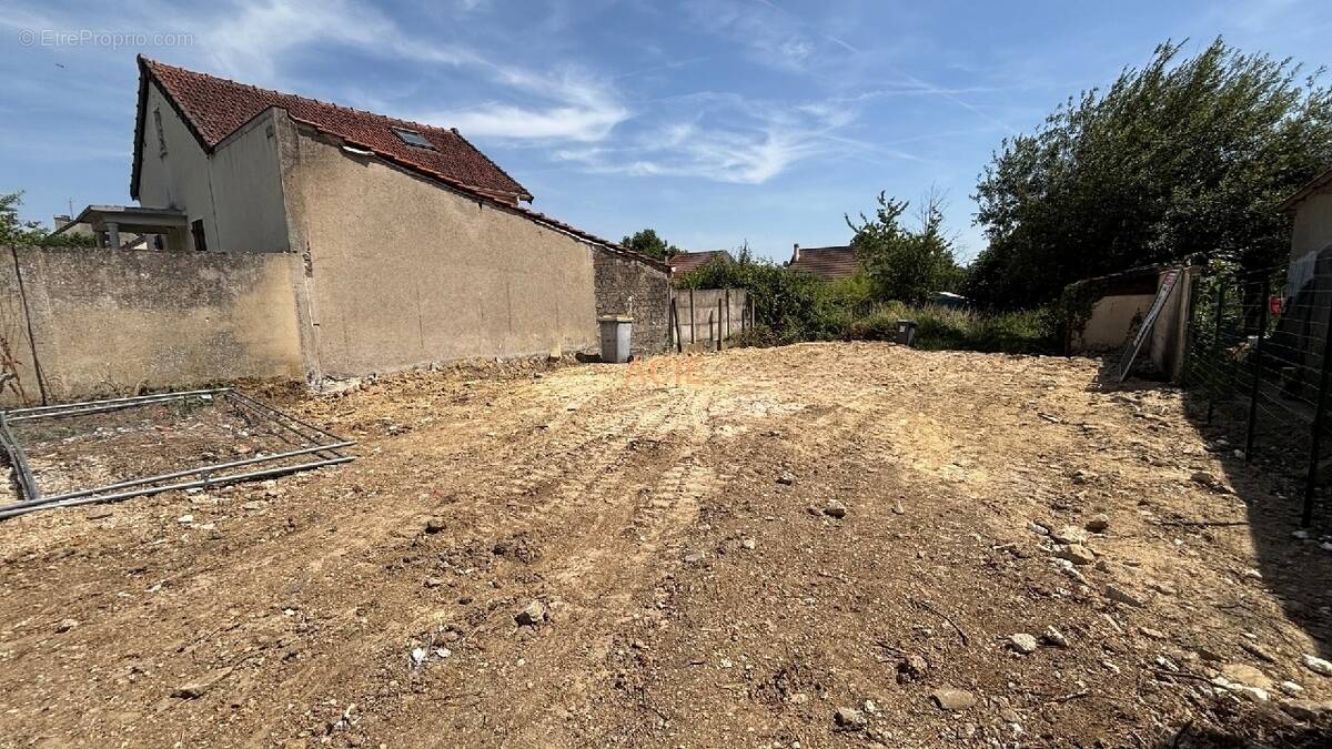 Terrain à LOUVRES