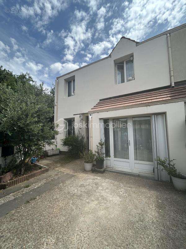 Maison à GOUSSAINVILLE